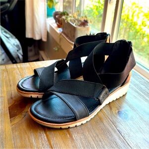 Sofft Black Elastic Strap Sandals